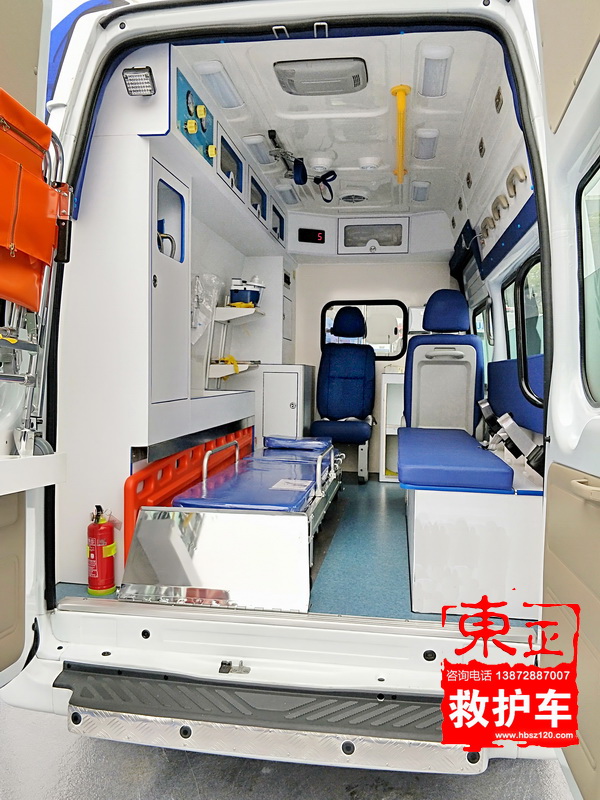 江鈴福特新全順中軸中頂救護(hù)車(chē)V362（異形頂）醫(yī)療艙圖片2