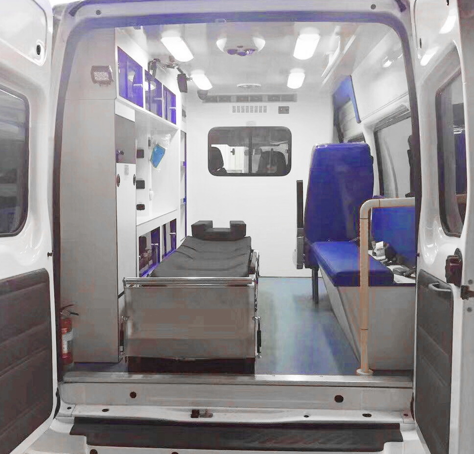 362異形頂救護(hù)車(chē)